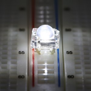 5mm Pure White High Flux LED - 6000K - 90 Degree Viewing Angle